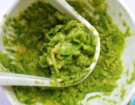 牛油果鸡蛋火腿三明治