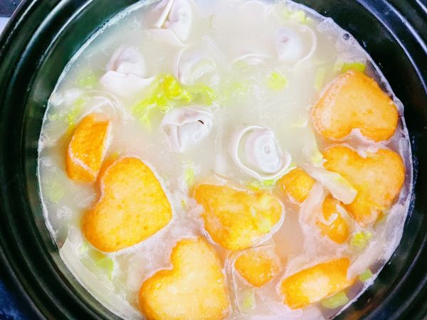 鳕鱼豆腐馄饨煲