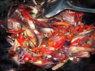 憨态可掬的冒三鲜炒芫荷的做法