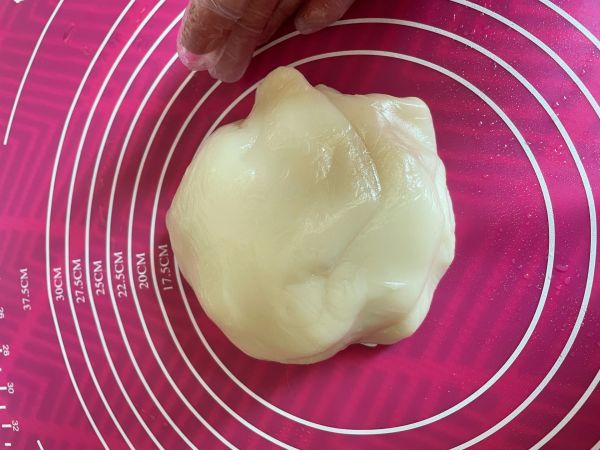 奶黄馅冰皮月饼