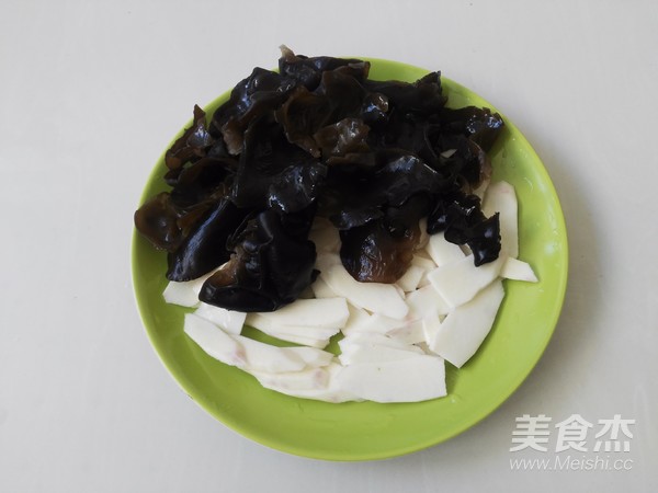 山药炒木耳的做法
