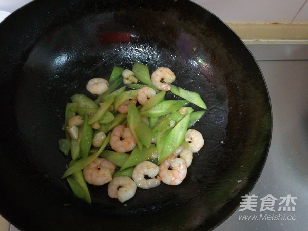 瓜片虾仁的做法