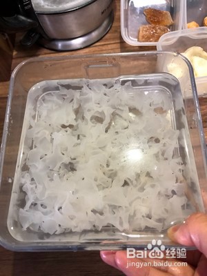 银耳无花果炖鱼胶的做法