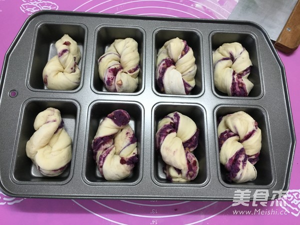 紫薯果仁麻花卷