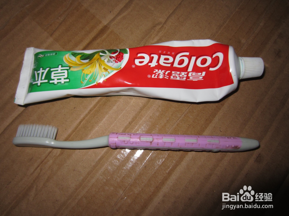 如何清理茶杯上的茶渍