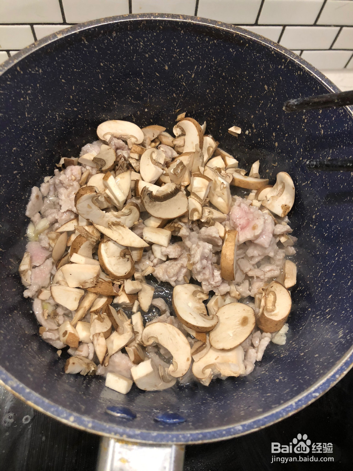 蘑菇炸酱面的做法