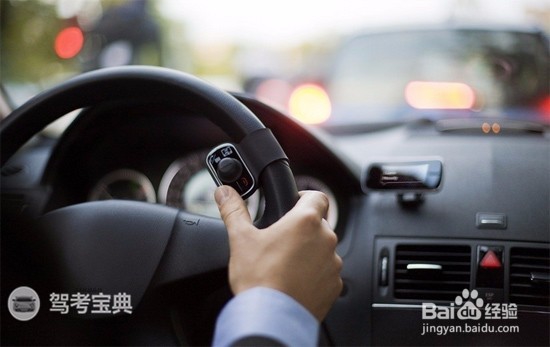 高速行车遇到爆胎,教你正确处理方法