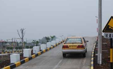 什么技巧有助于汽车省油？