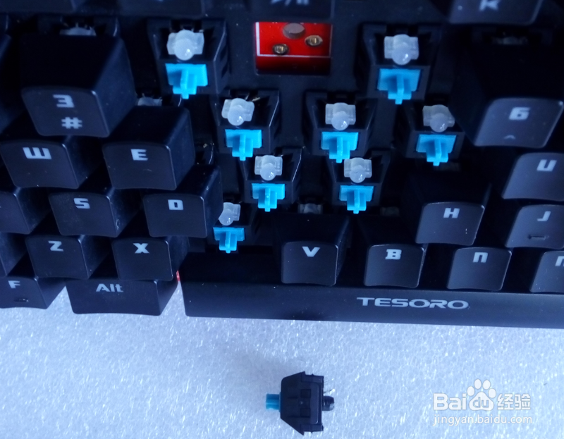 机械键盘更换背光LED与机械轴的方法