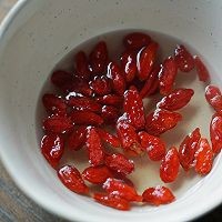 教你做美味的红枣玉栗鸡汤
