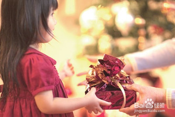 留守儿童的父母怎样关心孩子？