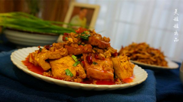香辣酱汁焖豆腐