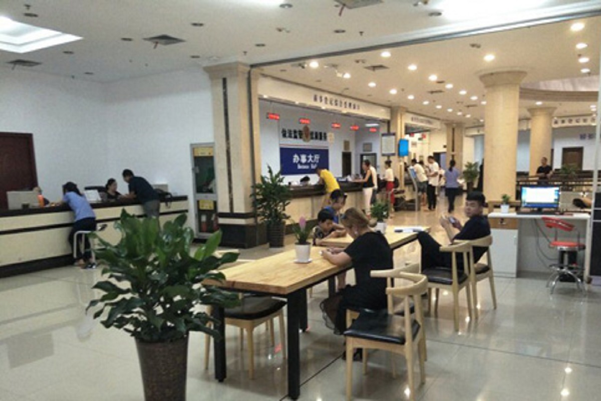 请问行政审批中心周六正常上班吗