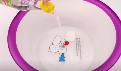 衣服上有黄的一块要怎么洗掉啊