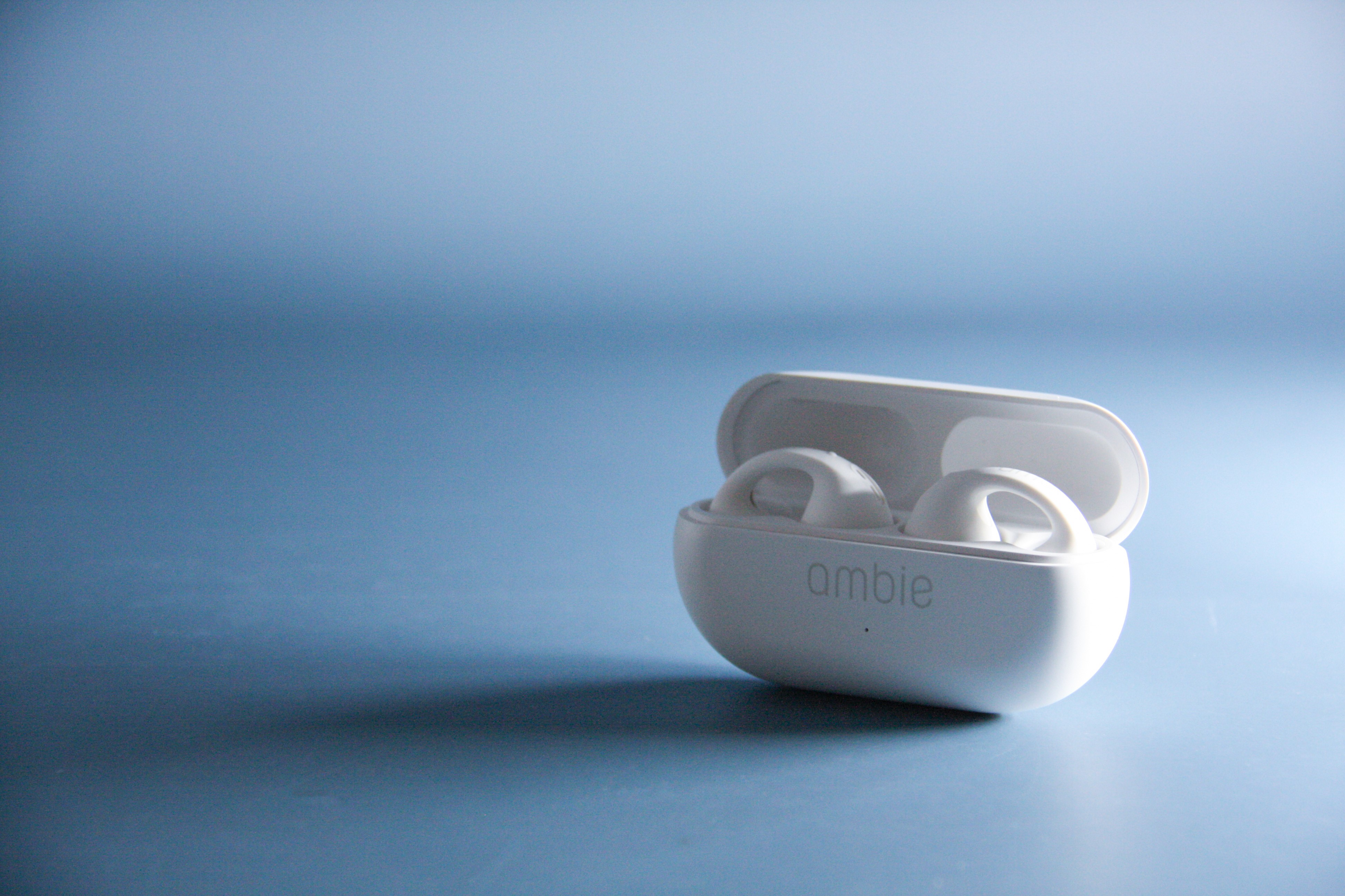 看看索尼LinkBuds、骨聆SS900和ambie三款开放式耳机中，你会中意哪一款？