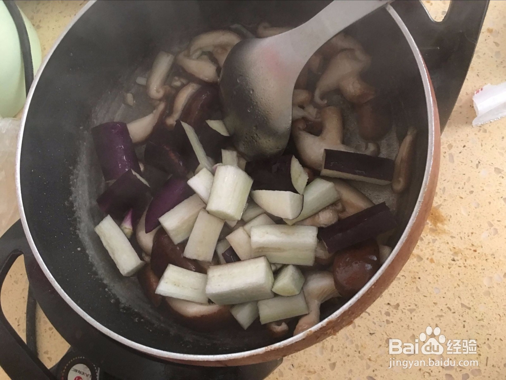 素菜圆椒香菇炒茄子