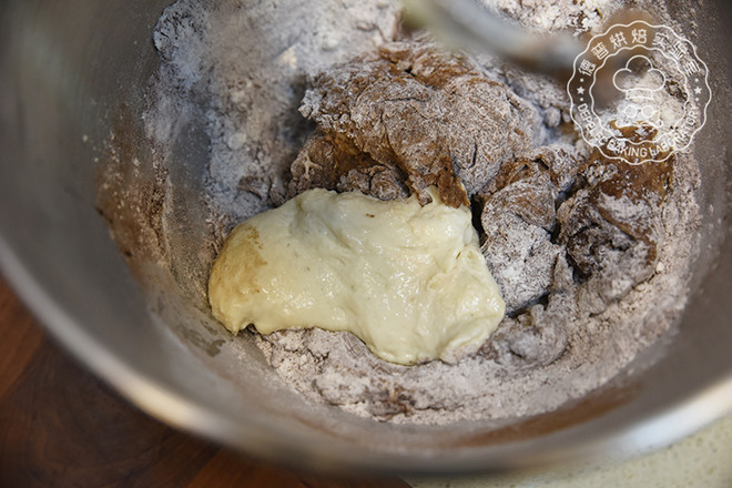 黑凤梨面包的做法