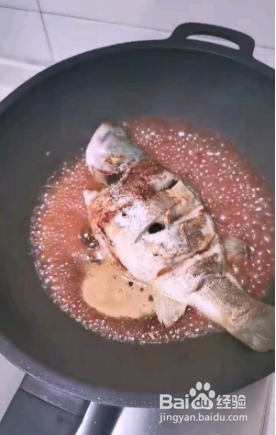 红烧鲈鱼的做法[图]