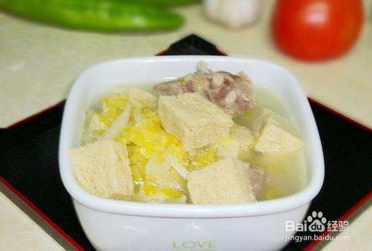 酸菜排骨冻豆腐汤——秋冬营养就要常喝碗汤