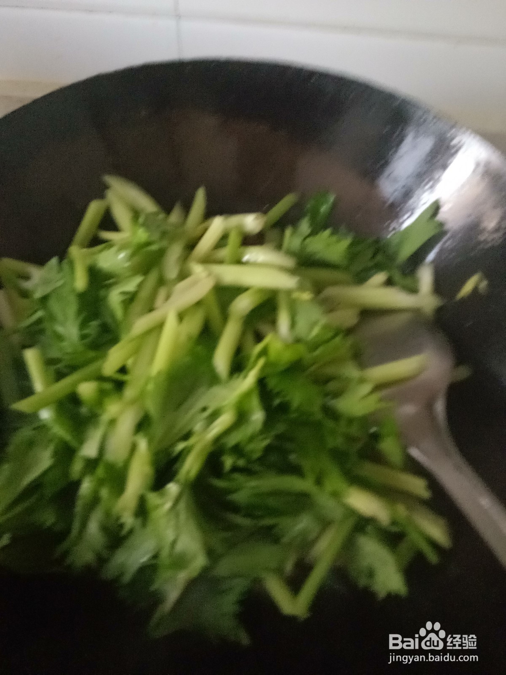 家常芹菜炒香肠