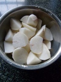 红烧萝卜鸡翅根的特色做法