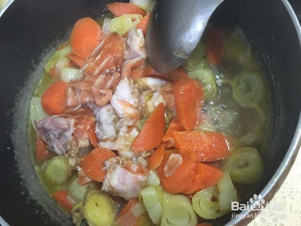 胡萝卜炒三文鱼骨