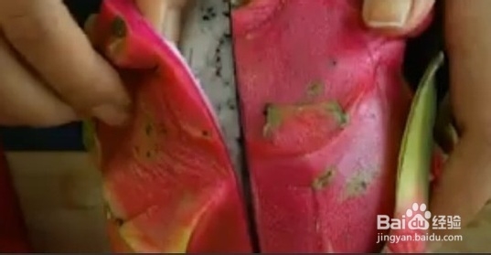教你如何快速给火龙果去皮
