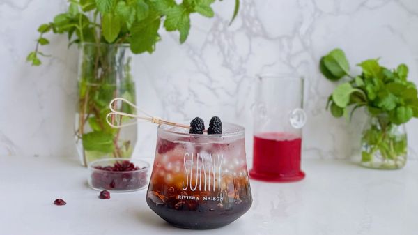 桑葚茶冻蔓越梅饮