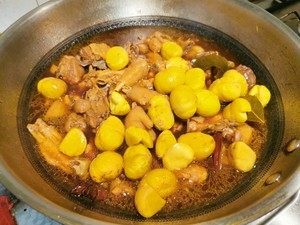 板栗烧鸡的做法