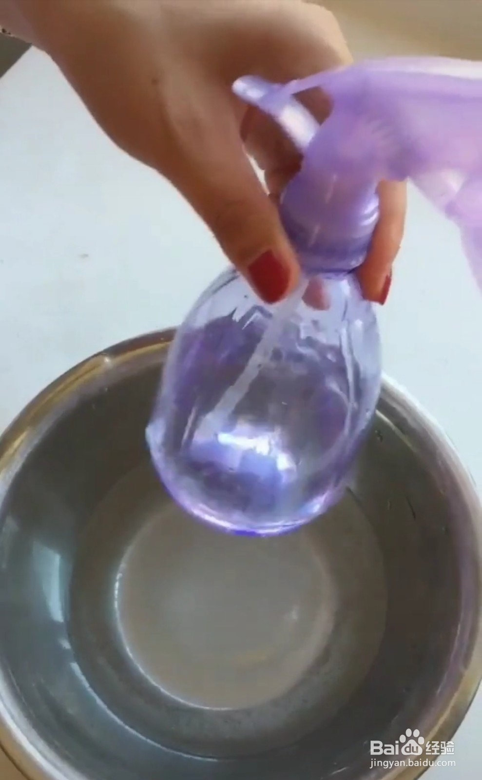 如何处理厨房墙壁上的油渍