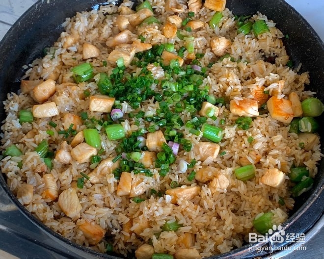 怎么做香喷喷超好吃的广式咸鱼鸡粒炒饭