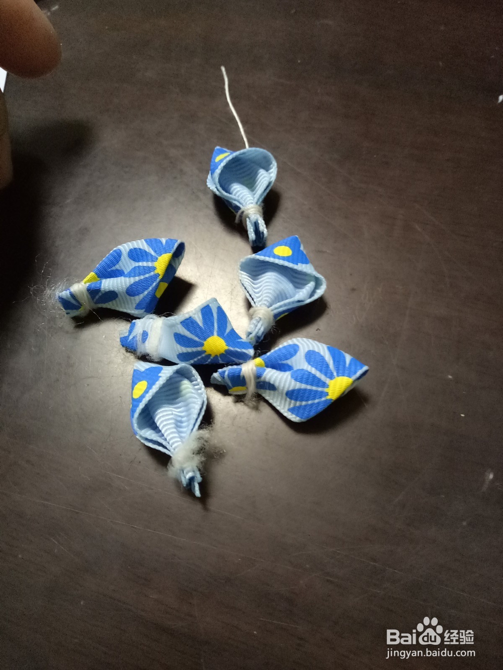 如何做一朵漂亮的丝带花