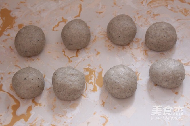 蜂蜜黑芝麻面包