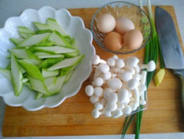 白玉菇丝瓜炒鸡蛋