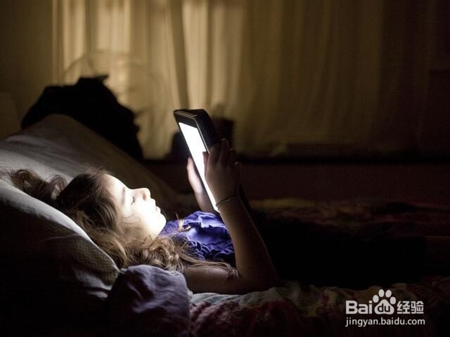 学会这6招，睡前怎么玩手机都不伤身！