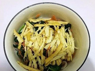 凉拌菠菜平菇怎么做？