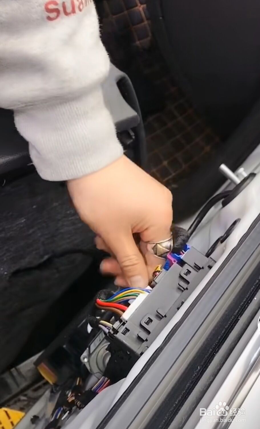 奥迪A3反光镜如何拆卸