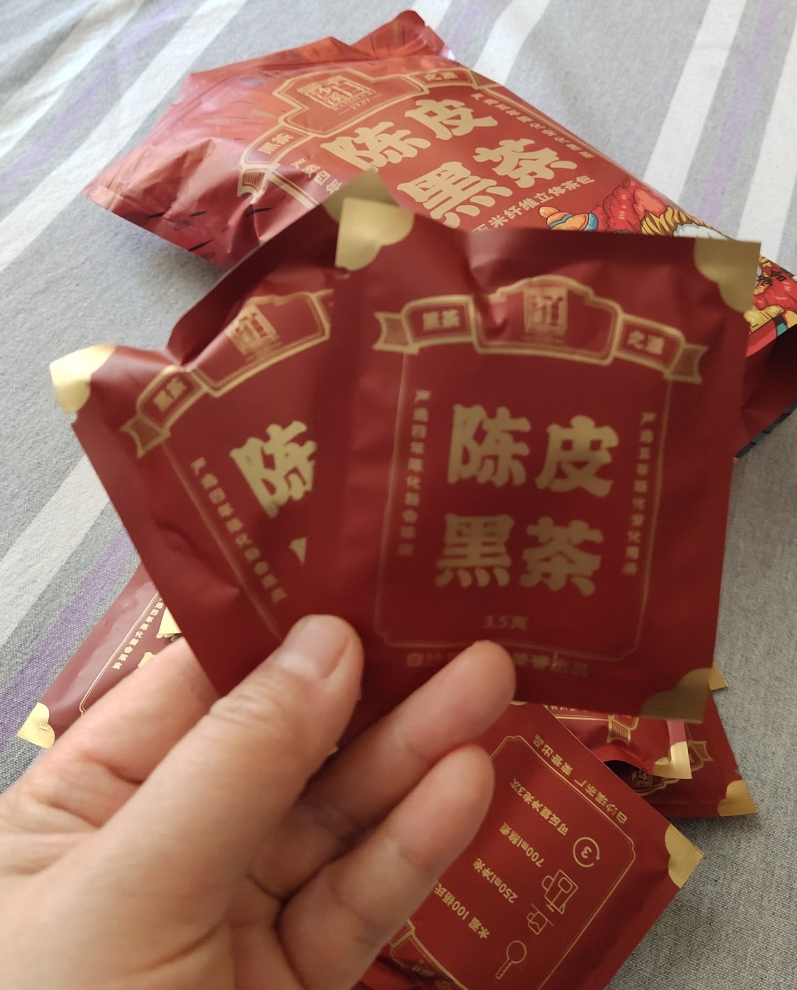 被茶饼的魅力折服了，圆圆的真的好可爱