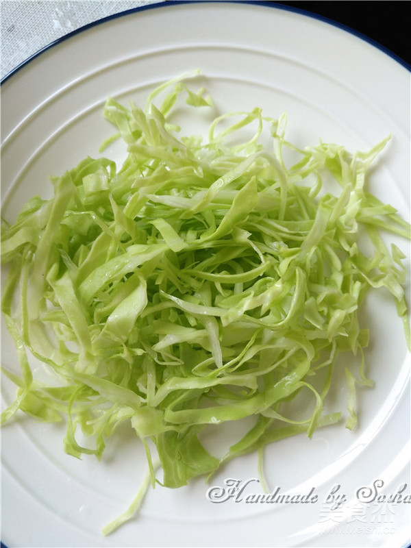 虾仁鸡蛋卷心菜沙拉