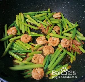 虾仁培根炒芦笋的做法