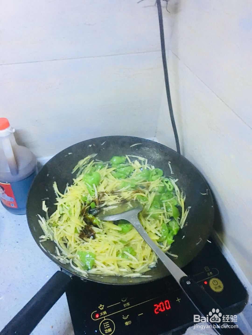 夏天如何制做家常菜尖椒炒土豆丝