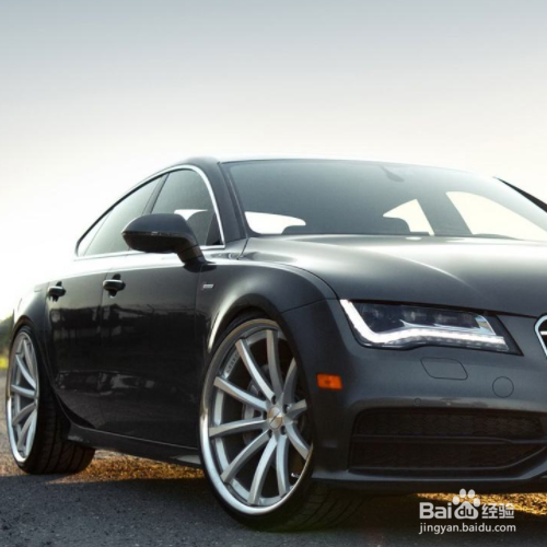 等红灯时踩刹车还是挂空挡