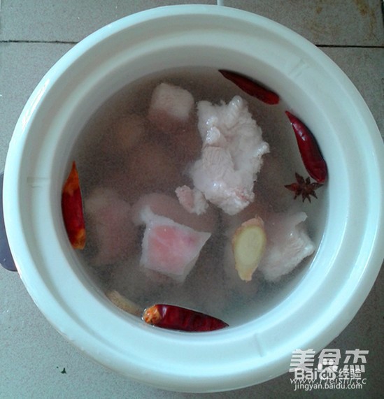 玉米山药猪蹄汤