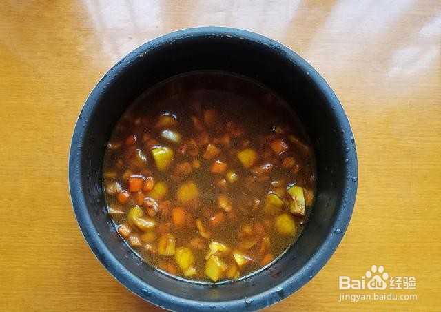 家庭自制板栗肉丁焖饭