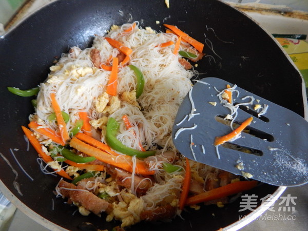 青椒鸡排炒米线