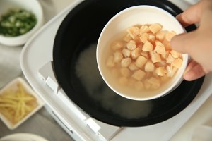 怎么做美味的鲜虾瑶柱鸡丝粥