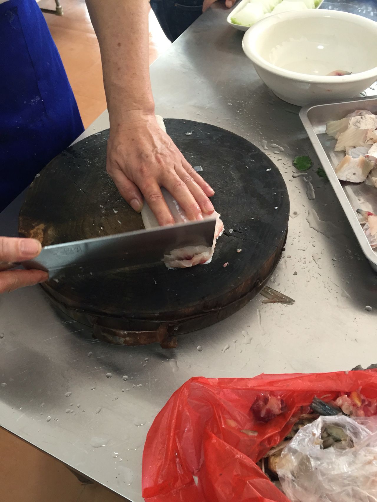 香味十足的切鱼片和切鱿鱼的做法