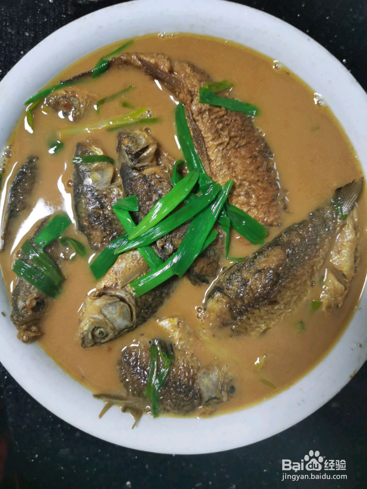 葱烧小鲫鱼的做法