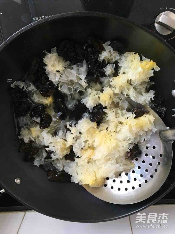 凉拌双耳的做法