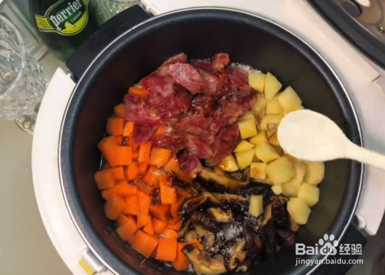 如何做腊肠焖饭？